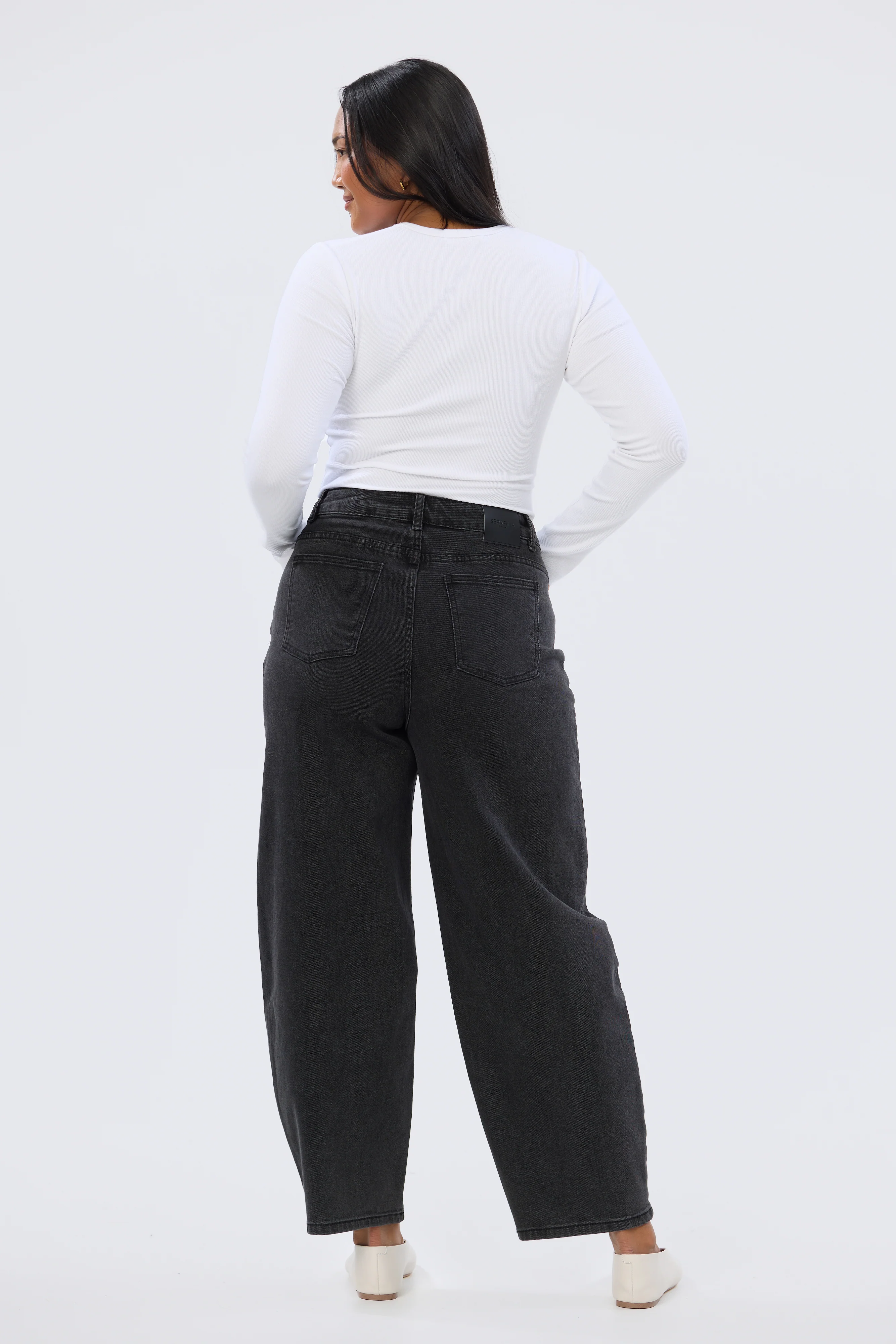 Signature Barrel Leg Jeans - Black Wash (Pre-Order) - Image 4