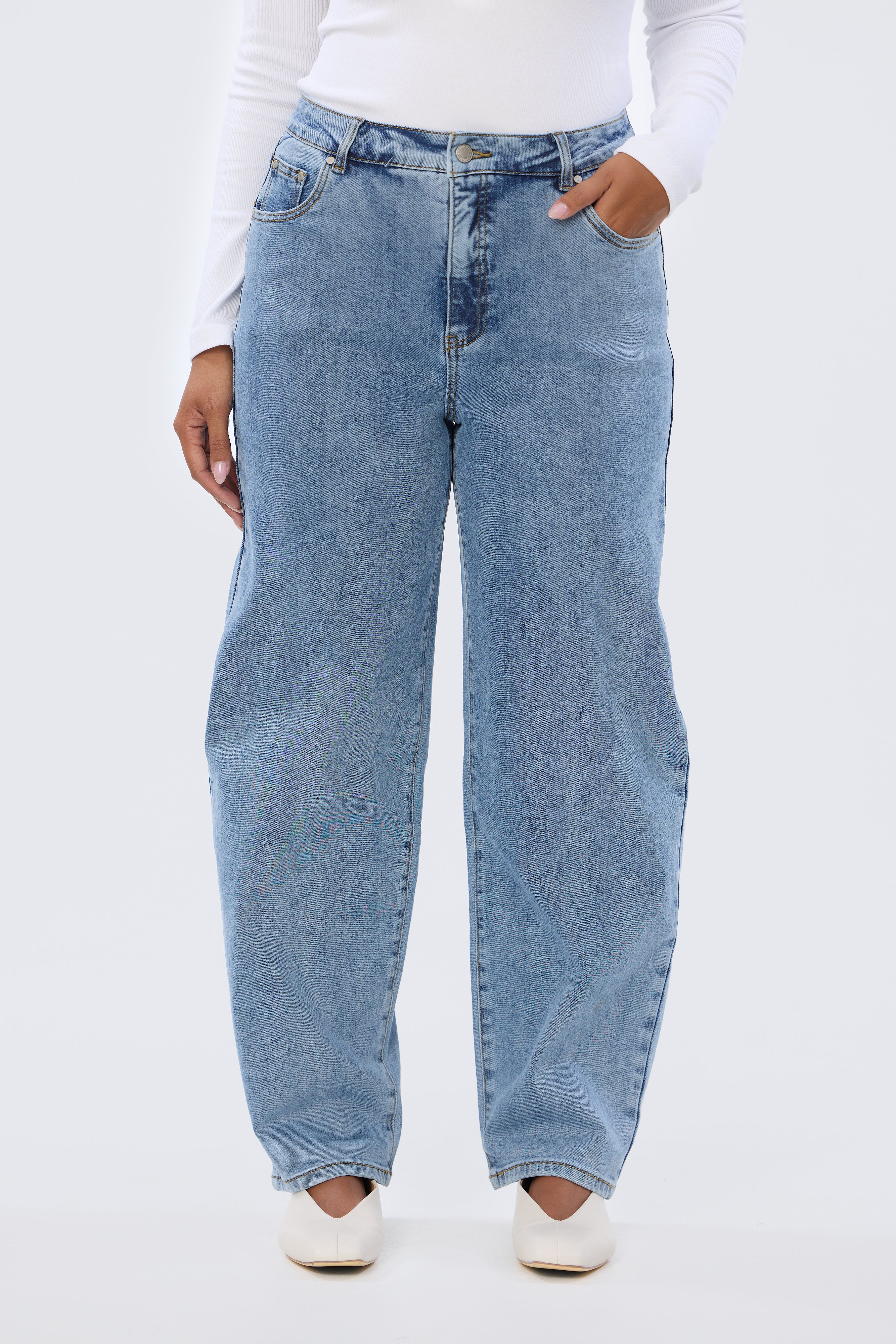 Signature Barrel Leg Jeans - Mid Blue Wash - Image 10