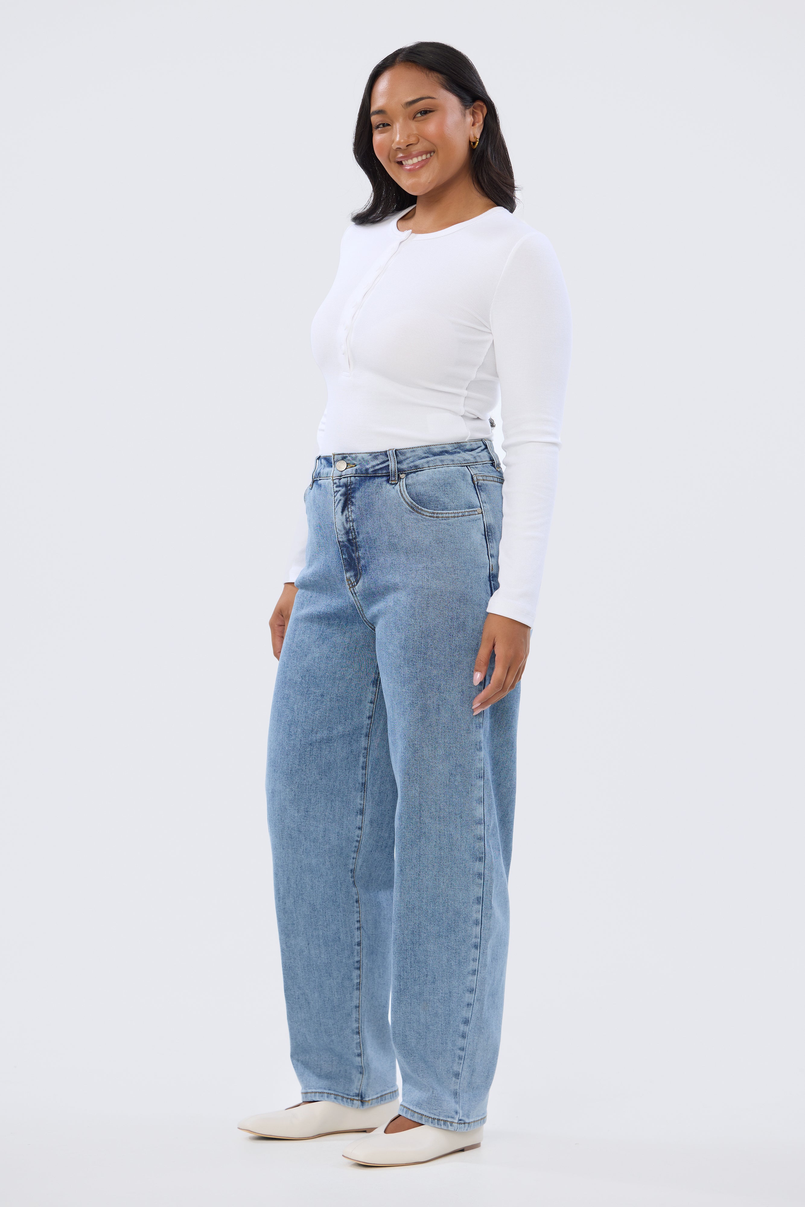 Signature Barrel Leg Jeans - Mid Blue Wash - Image 11