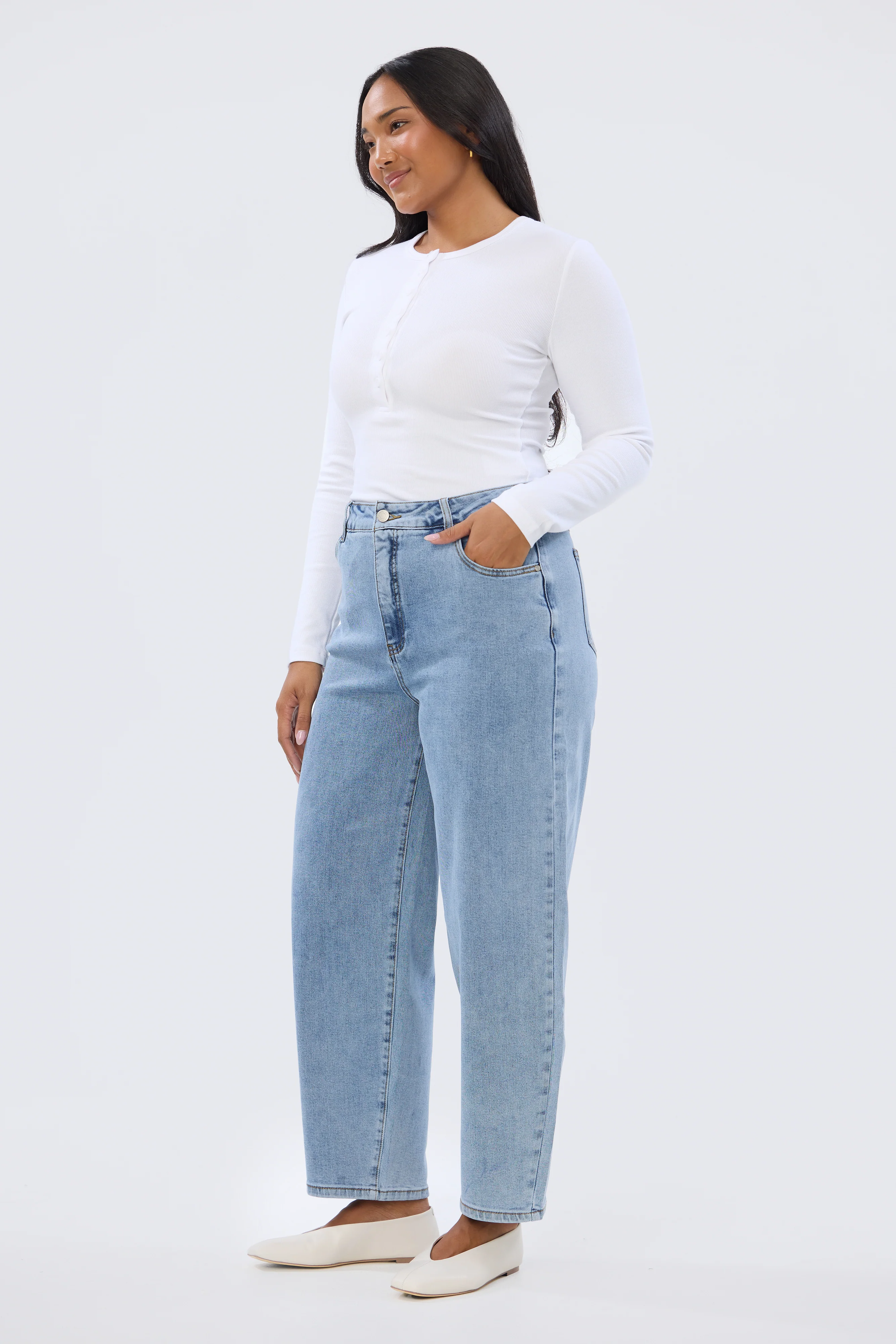 Signature Barrel Leg Jeans - Mid Blue Wash - Image 3